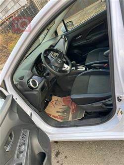 نيسان فيرسا